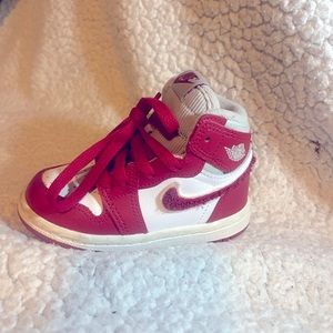 Preowned retro 1s Jordans 8/10 condition red white & grey
